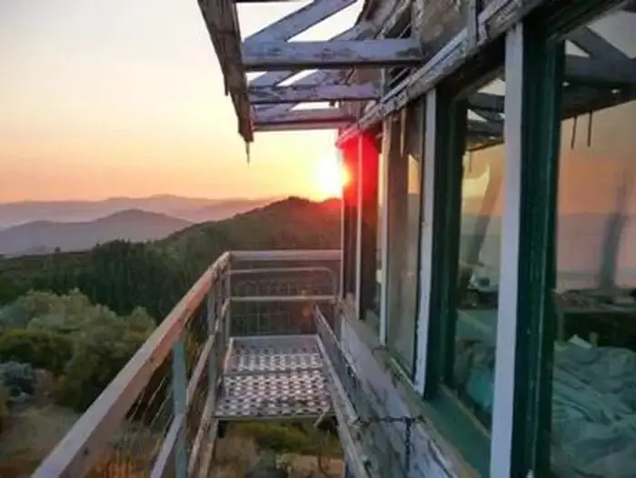 HIRZ MOUNTAIN LOOKOUT